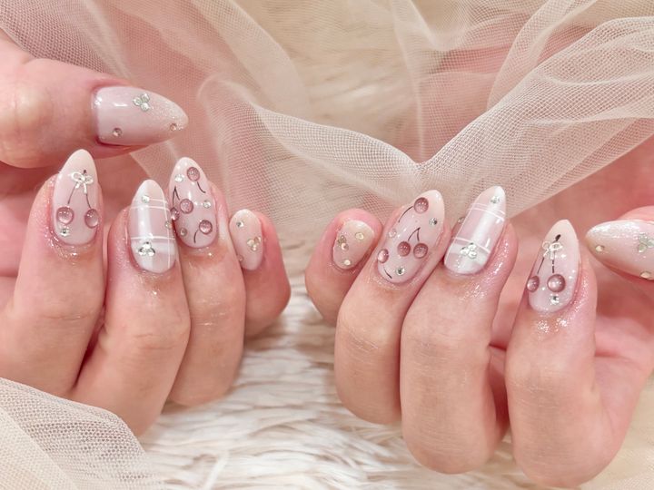 大人の夏ネイルはニュアンスホワイトが正解｜くすみ・透け・ミルク系の